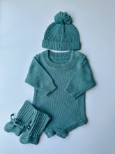 Load image into Gallery viewer, Cotton baby sweater, hat, and bootie set 0-3 months