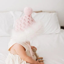 Load image into Gallery viewer, Fur bonnet in blush